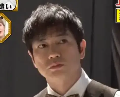 スーツ姿で真剣な表情をしている羽鳥慎一の画像。羽鳥慎一 前妻に関する話題の一場面