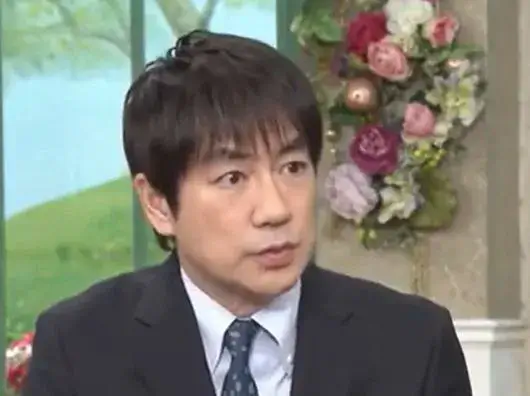 インタビュー番組で話す羽鳥慎一の画像。羽鳥慎一 前妻に関する話題と関連する場面