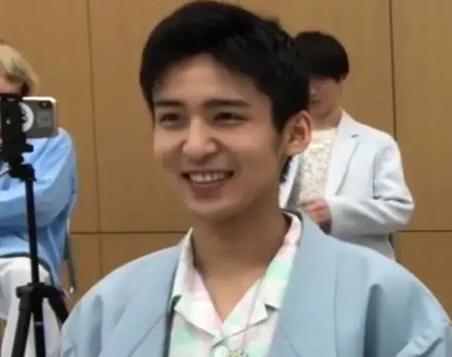 ショートな髪型の目黒蓮