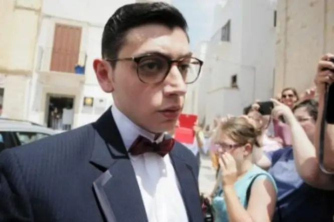 経歴やプロフィールについて質問されるフランチェスコ・カリアーノ