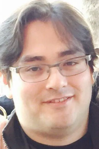 経歴や生い立ちについて話す布施マクシミリアン