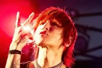 SUGIZOの元嫁はアレックス!結婚と離婚理由や娘の現在と再婚の真相