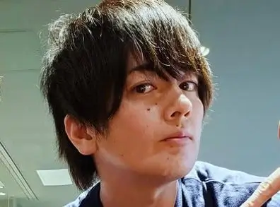 古原靖久のハーフ説は本当？貧困家庭で育った家族構成まで解説